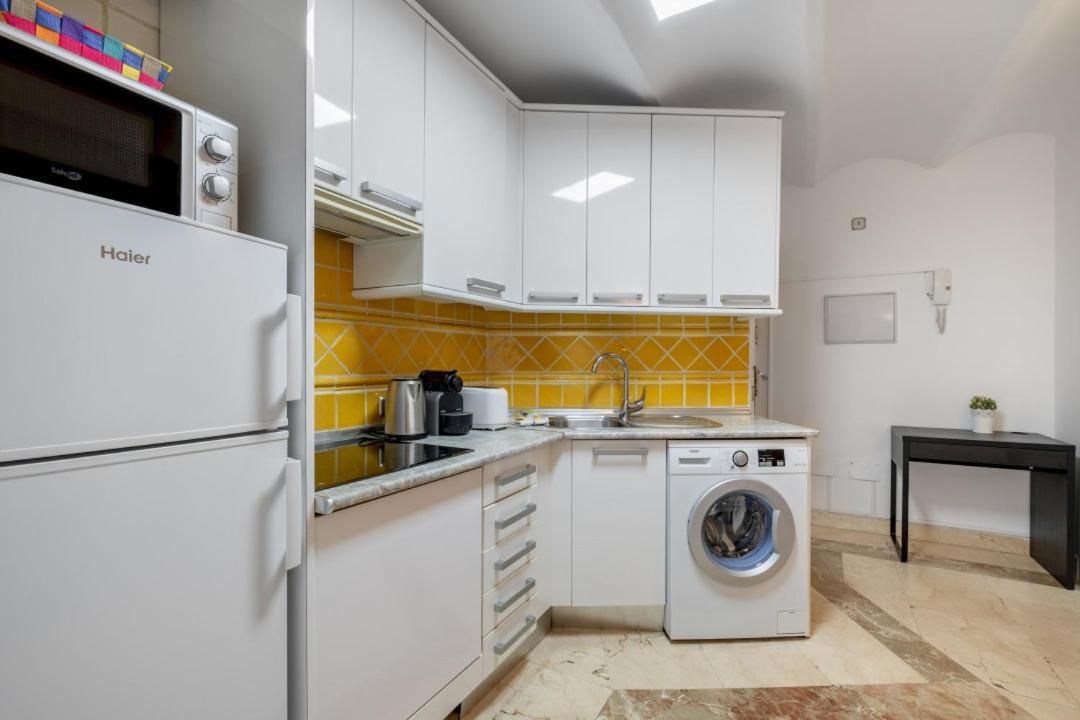 2 Bedroom 1 Bathroom Furnished - Sol - Cozy Vintage - Mintystay Madrid Exteriör bild