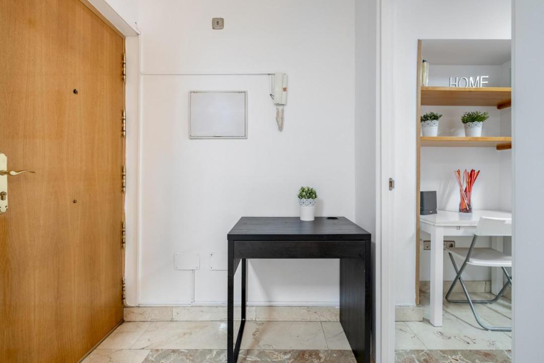 2 Bedroom 1 Bathroom Furnished - Sol - Cozy Vintage - Mintystay Madrid Exteriör bild