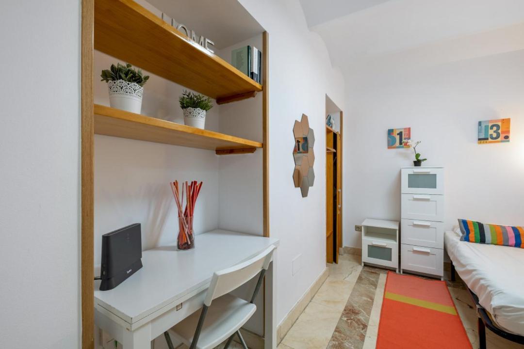 2 Bedroom 1 Bathroom Furnished - Sol - Cozy Vintage - Mintystay Madrid Exteriör bild